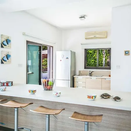 Sleeps 6 With Pool Air Con And Wifi 别墅 *