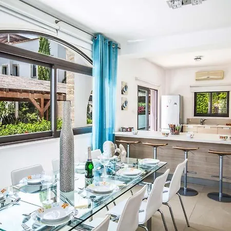 Sleeps 6 With Pool Air Con And Wifi Protaras
