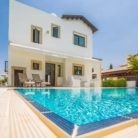 别墅 Sleeps 6 With Pool Air Con And Wifi *