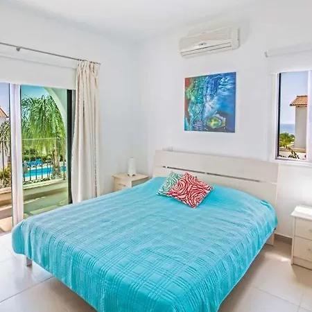别墅 Sleeps 6 With Pool Air Con And Wifi *