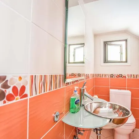 Sleeps 6 With Pool Air Con And Wifi * 普罗塔拉斯