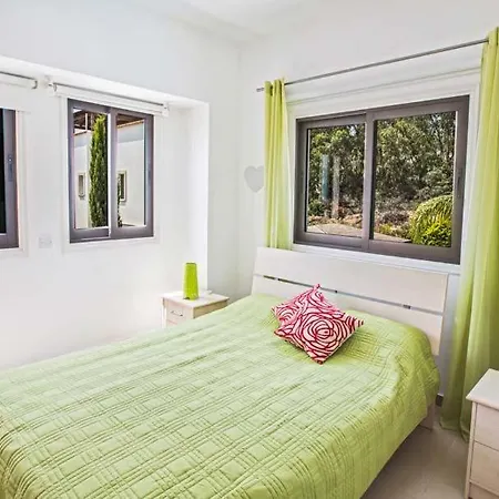 Sleeps 6 With Pool Air Con And Wifi Villa Protaras